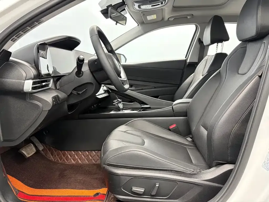 Hyundai Elantra — фото 9