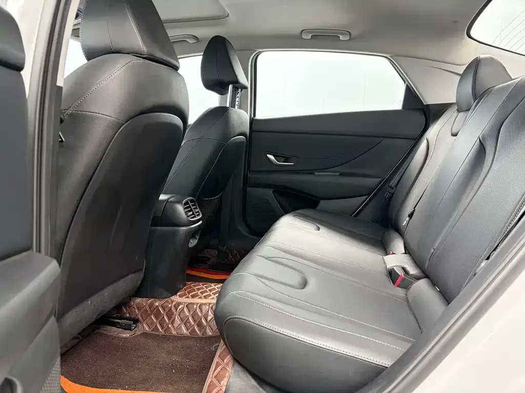 Hyundai Elantra — фото 10