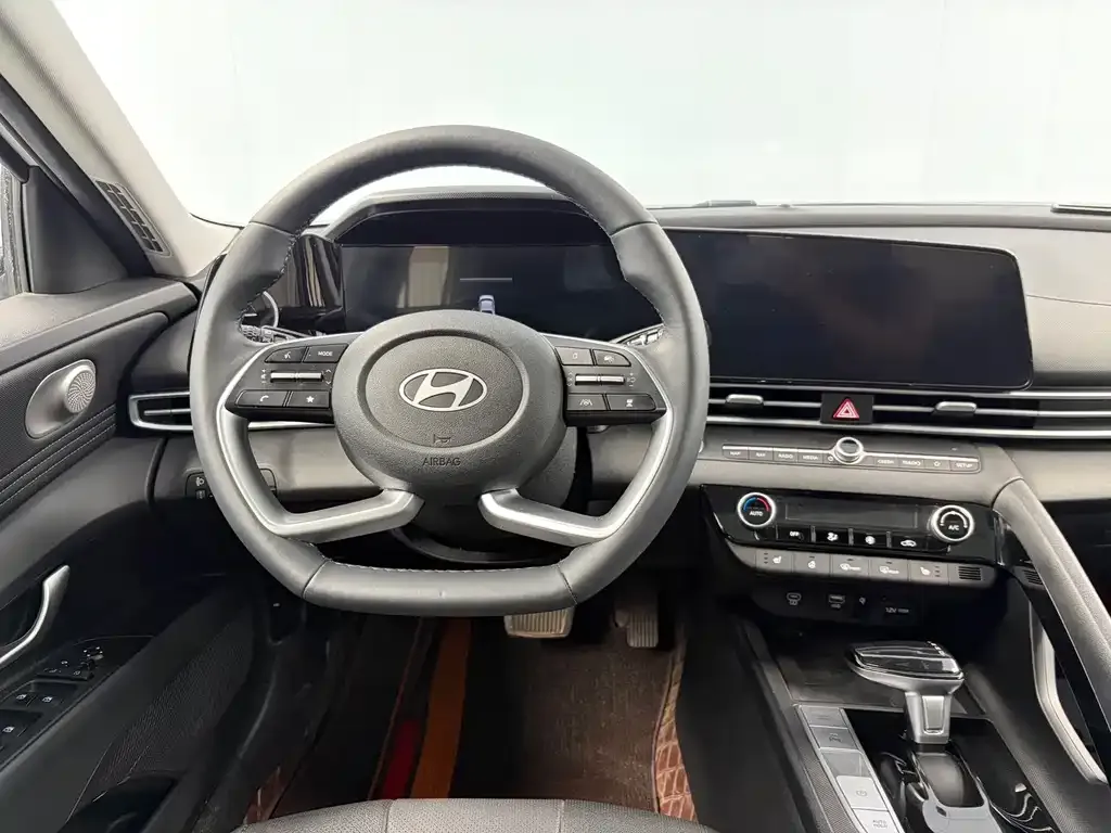 Hyundai Elantra — фото 7