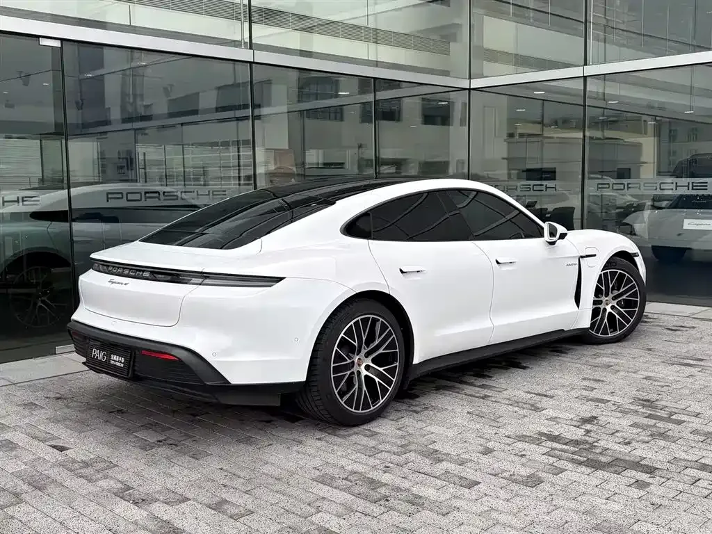 Porsche Taycan — фото 6
