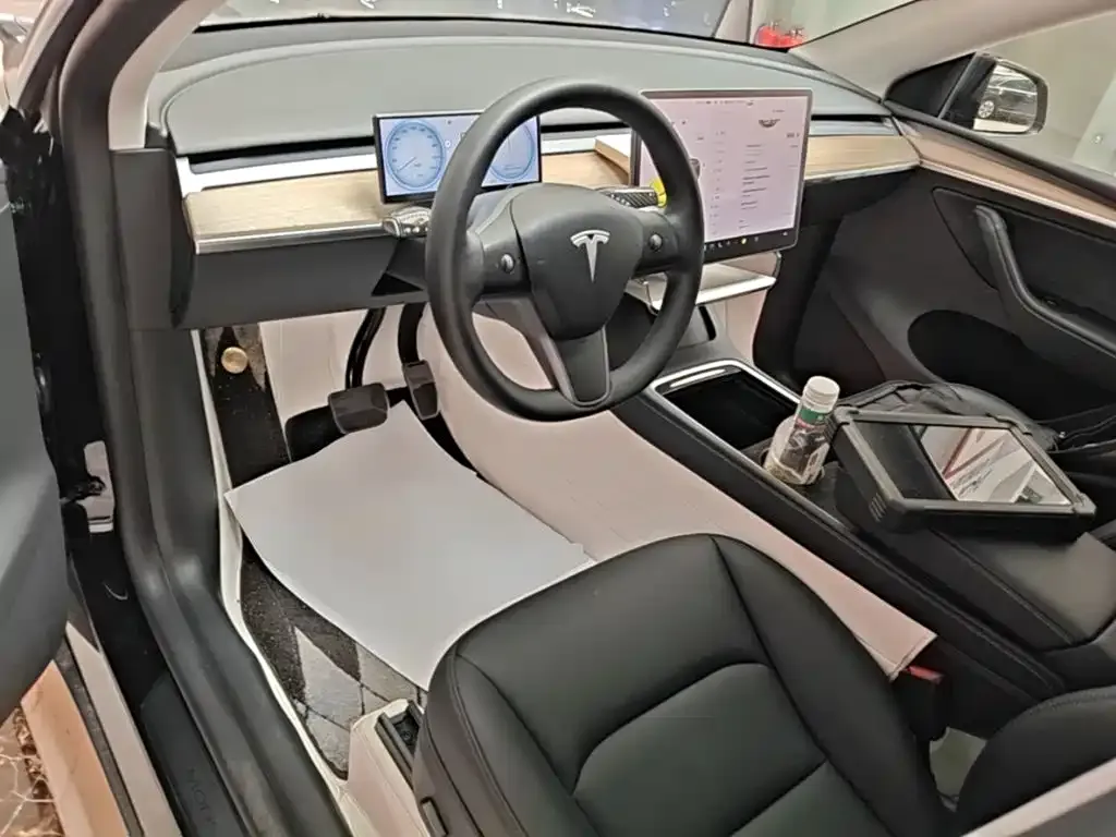 Tesla Model Y — фото 5