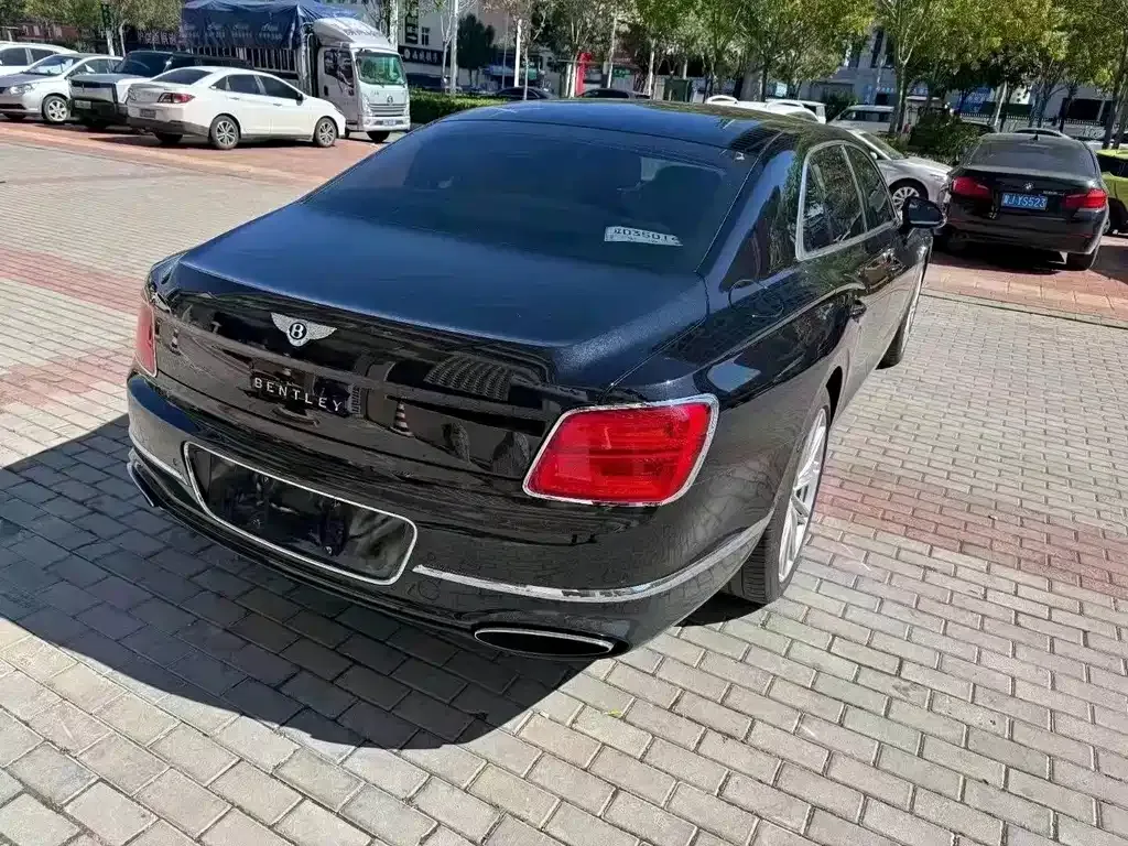 Bentley Flying Spur — фото 4