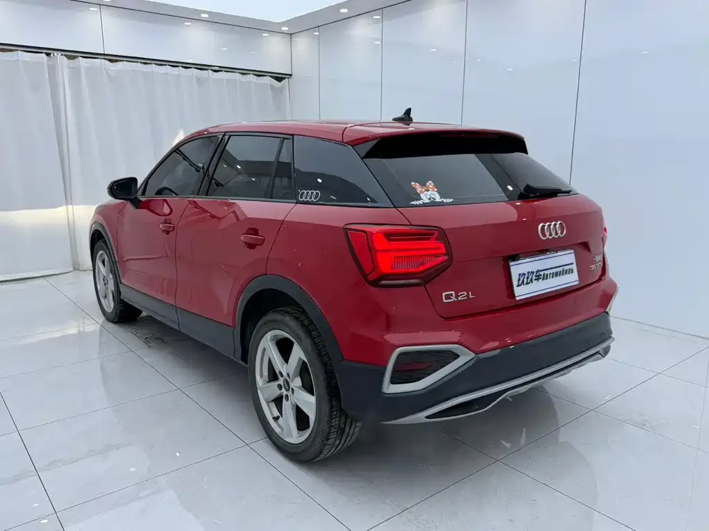 Audi Q2L — фото 8