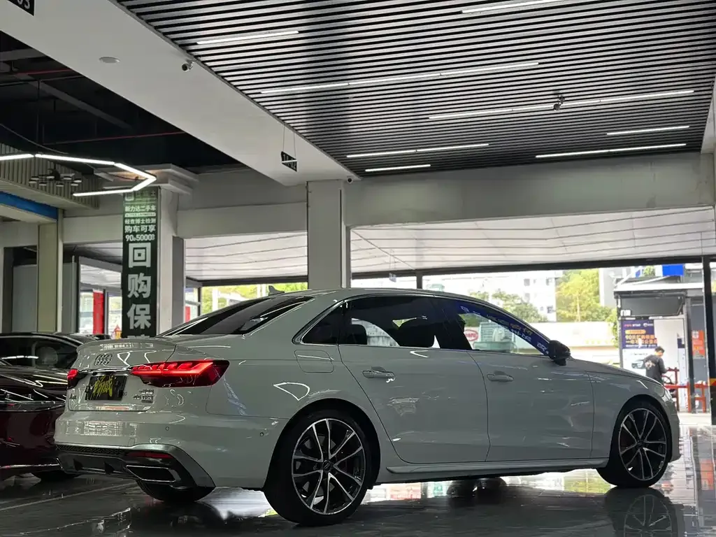 Audi A4L — фото 9