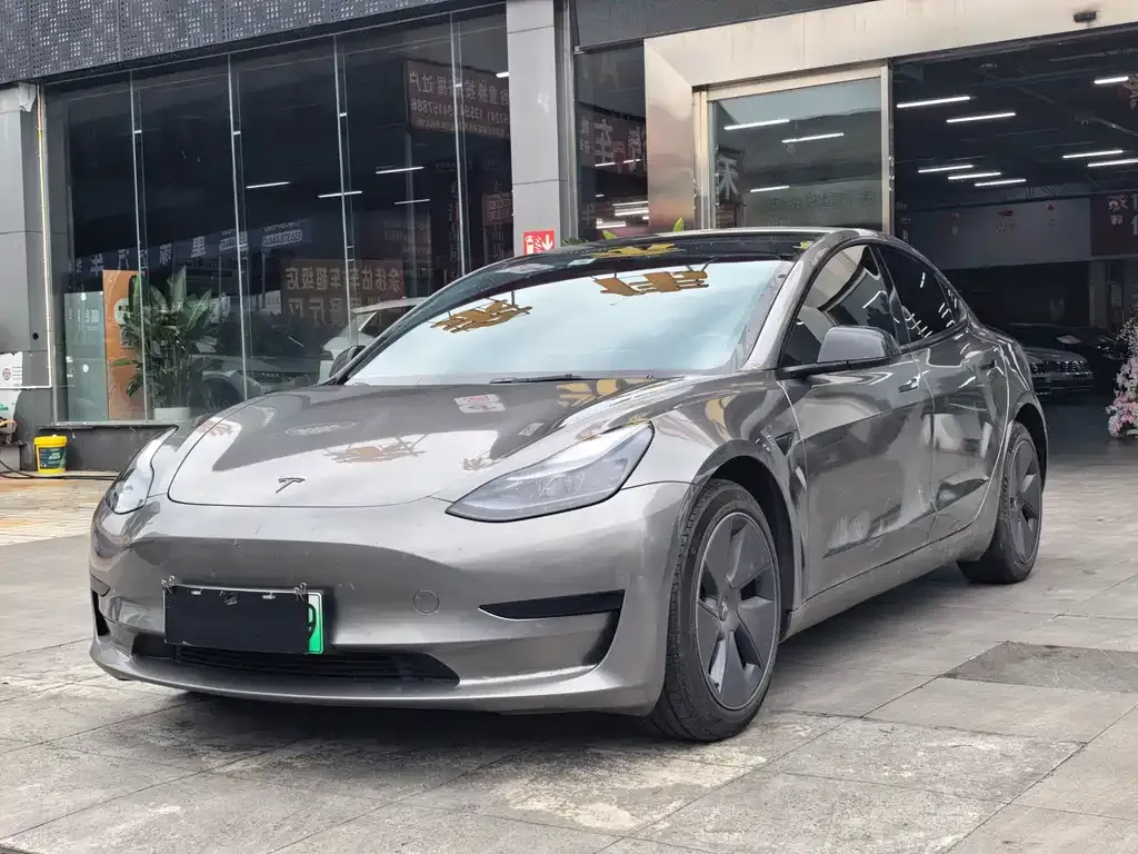 Tesla Model 3 — фото 1