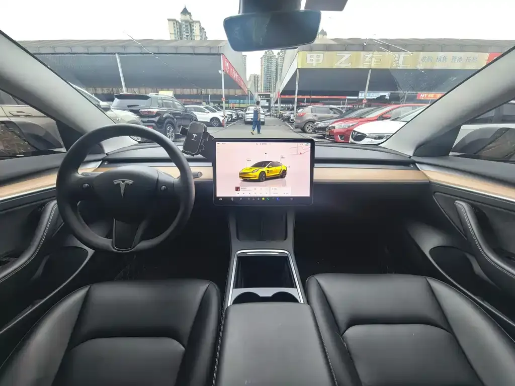 Tesla Model 3 — фото 9
