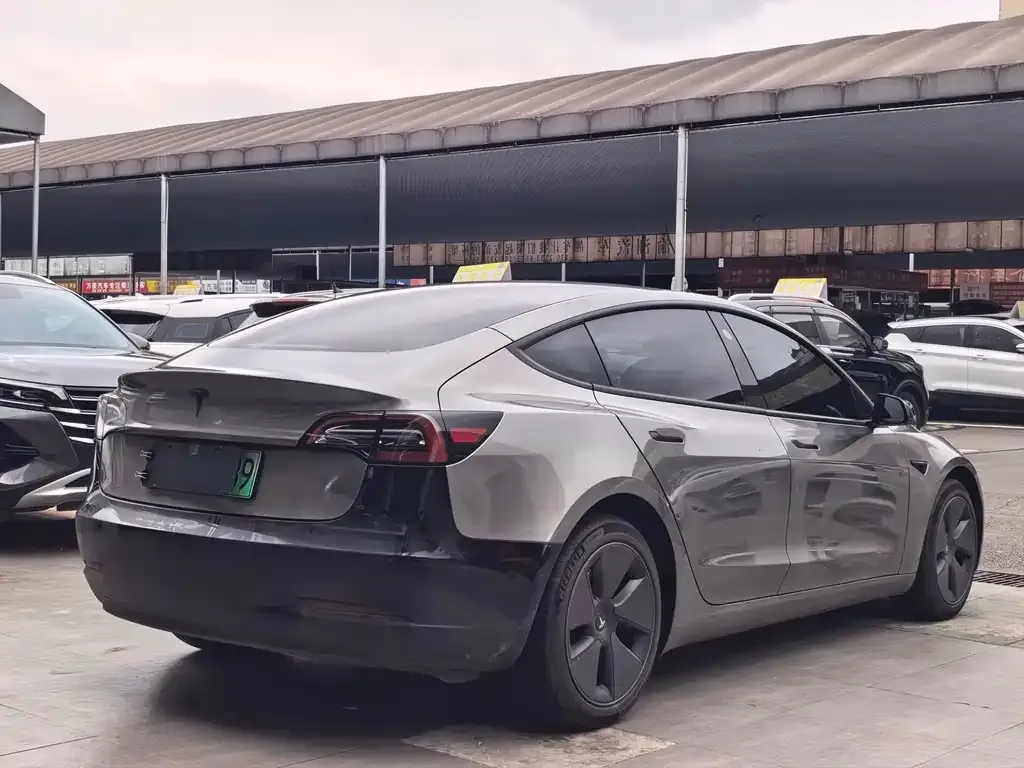 Tesla Model 3 — фото 3