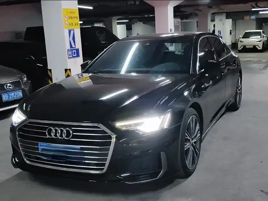Audi A6L — фото 1