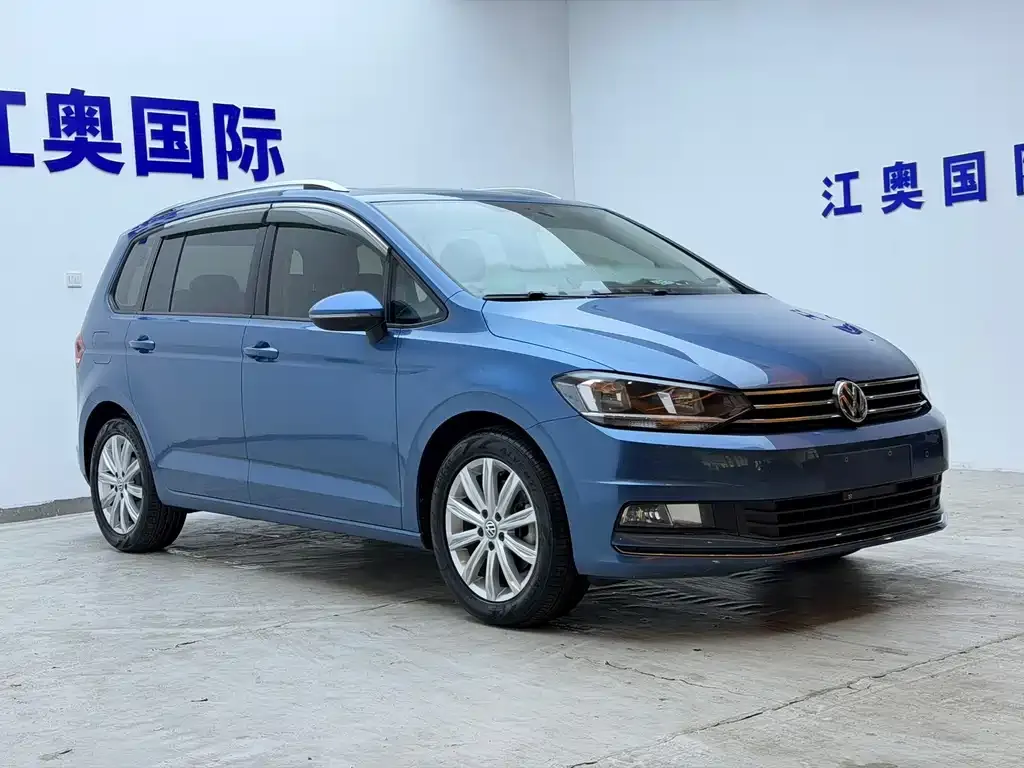Volkswagen Touran 2023 из CN, фото 3