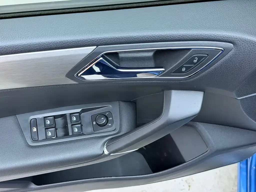 Volkswagen Touran 2023 из CN, фото 6