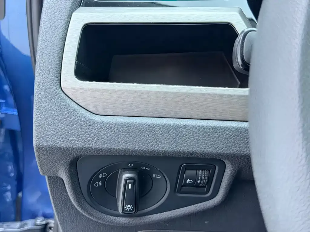 Volkswagen Touran 2023 из CN, фото 8