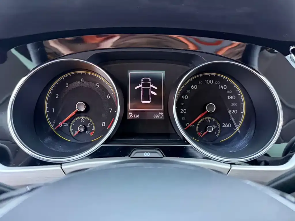 Volkswagen Touran 2023 из CN, фото 9