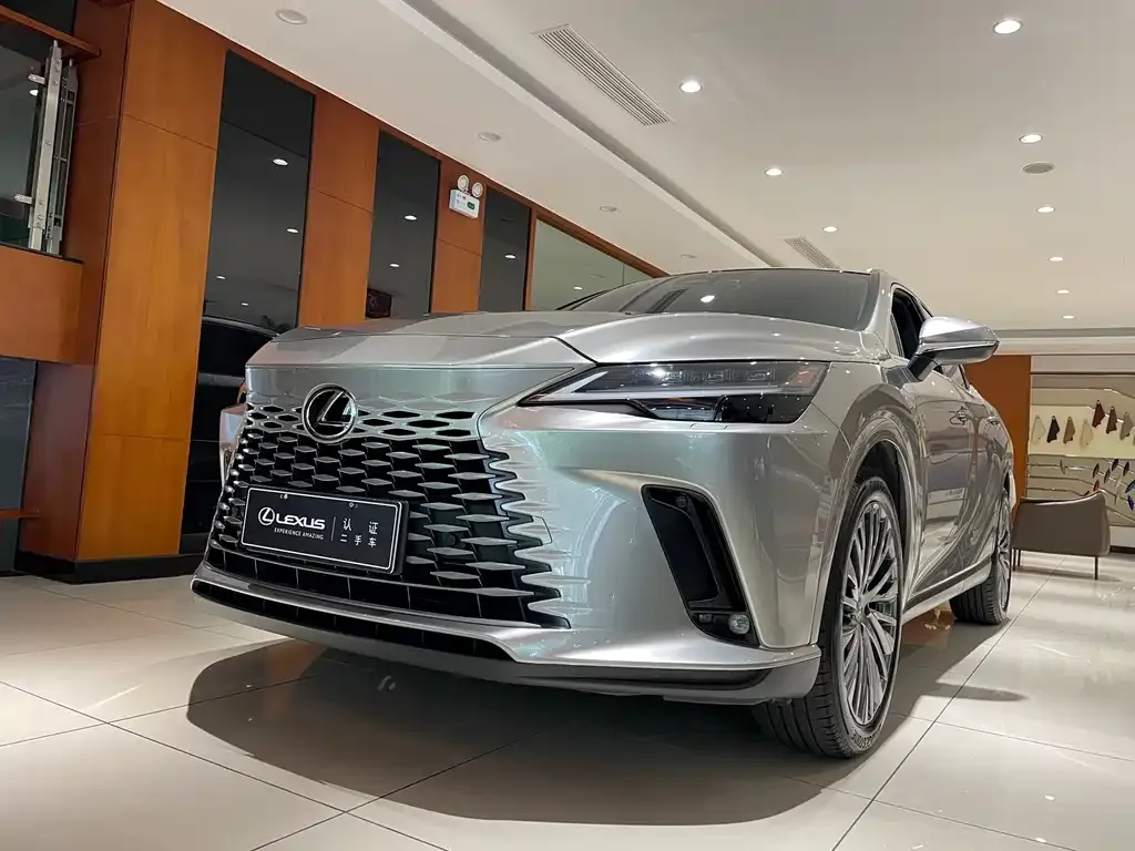 Lexus RX — фото 1