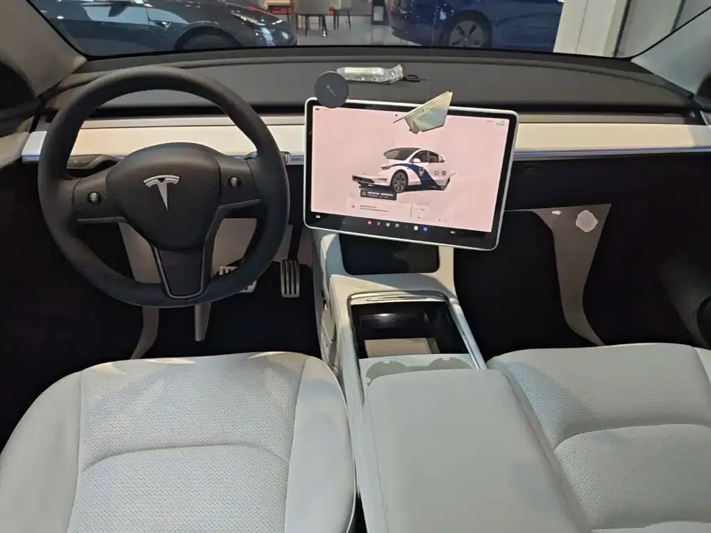 Tesla Model Y — фото 4