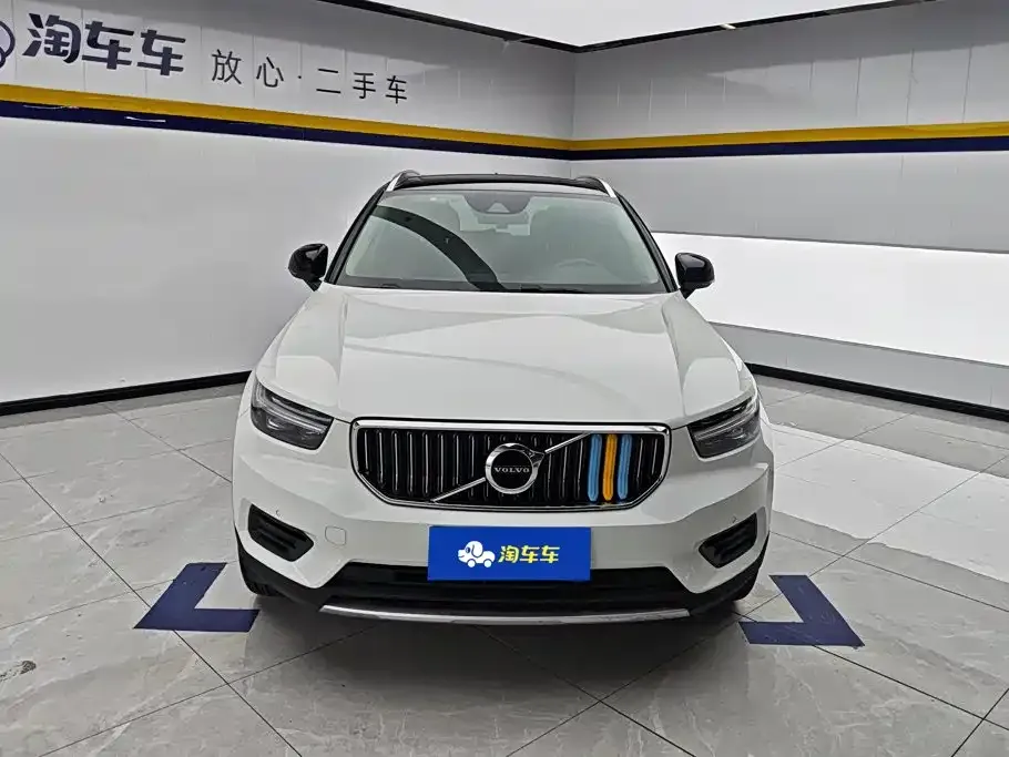 Volvo XC40 — фото 3