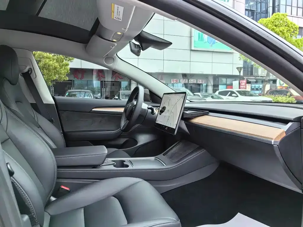 Tesla Model 3 — фото 2