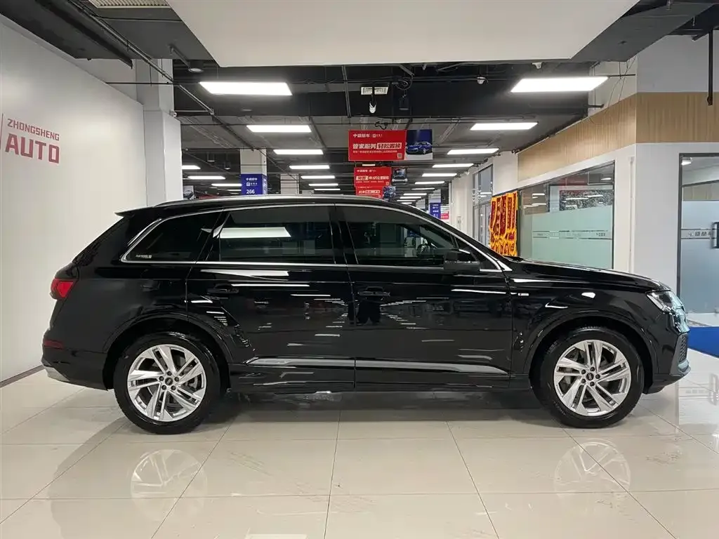 Audi Q7 2024 из CN, фото 8