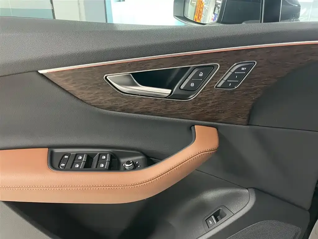 Audi Q7 2024 из CN, фото 5