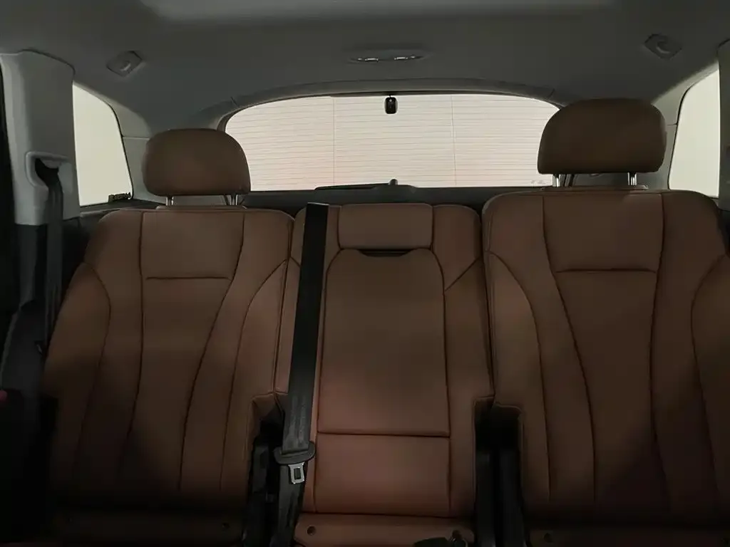 Audi Q7 2024 из CN, фото 2