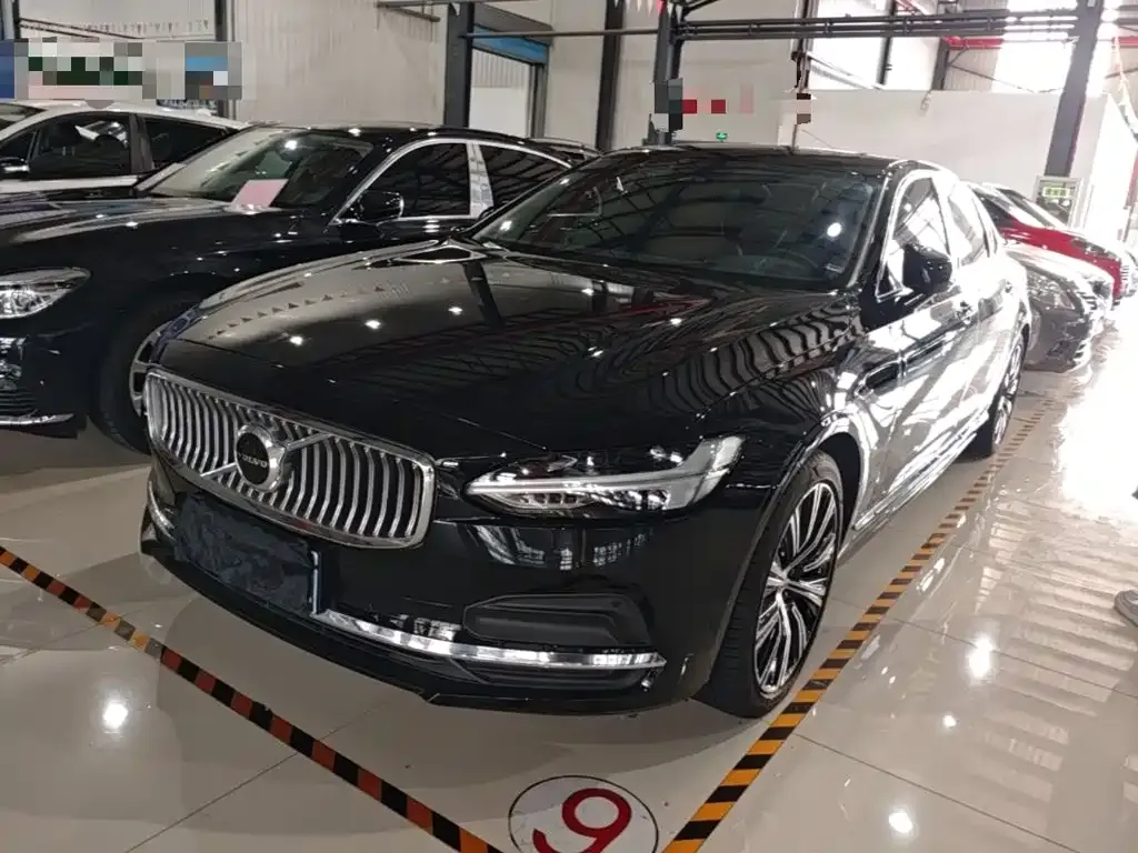 Volvo S90 — фото 1