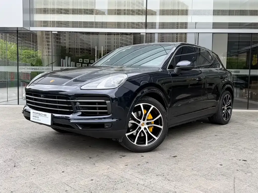 Porsche Cayenne — фото 1