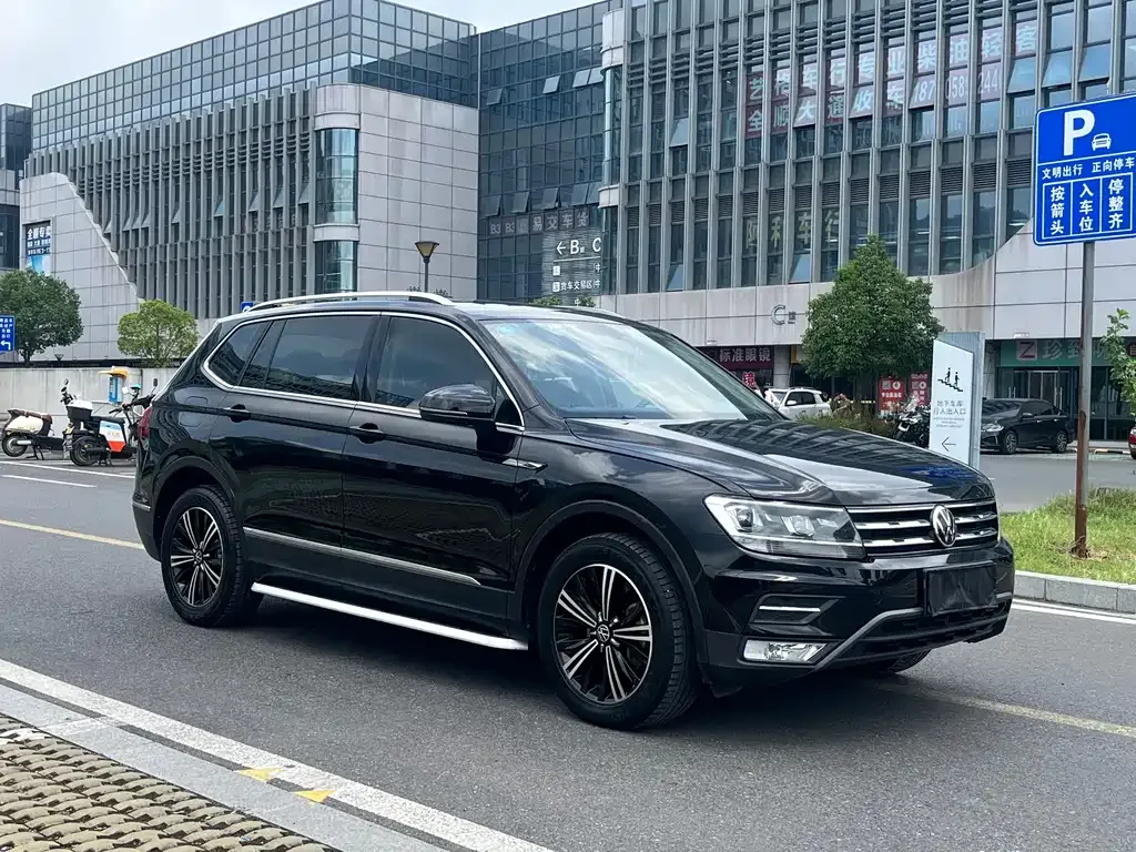 Volkswagen Tiguan L — фото 10