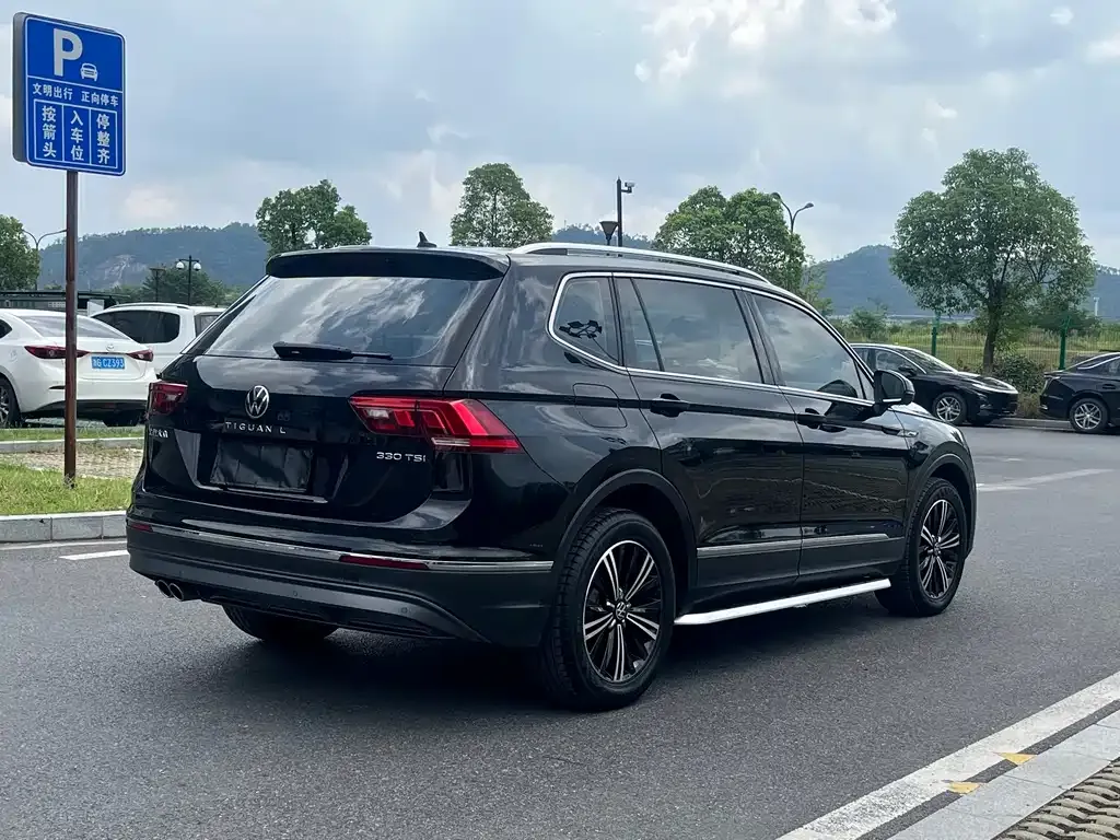 Volkswagen Tiguan L — фото 8