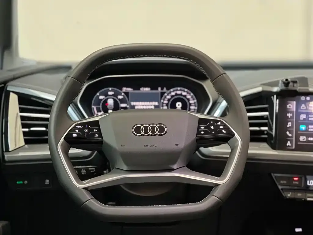 Audi Q4 e-tron — фото 6