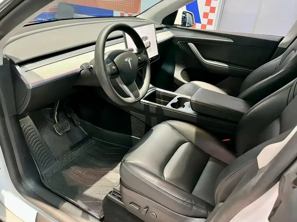 Tesla Model Y — фото 6
