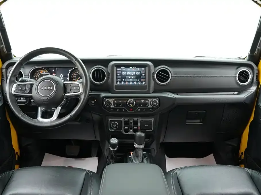 Jeep Wrangler — фото 9