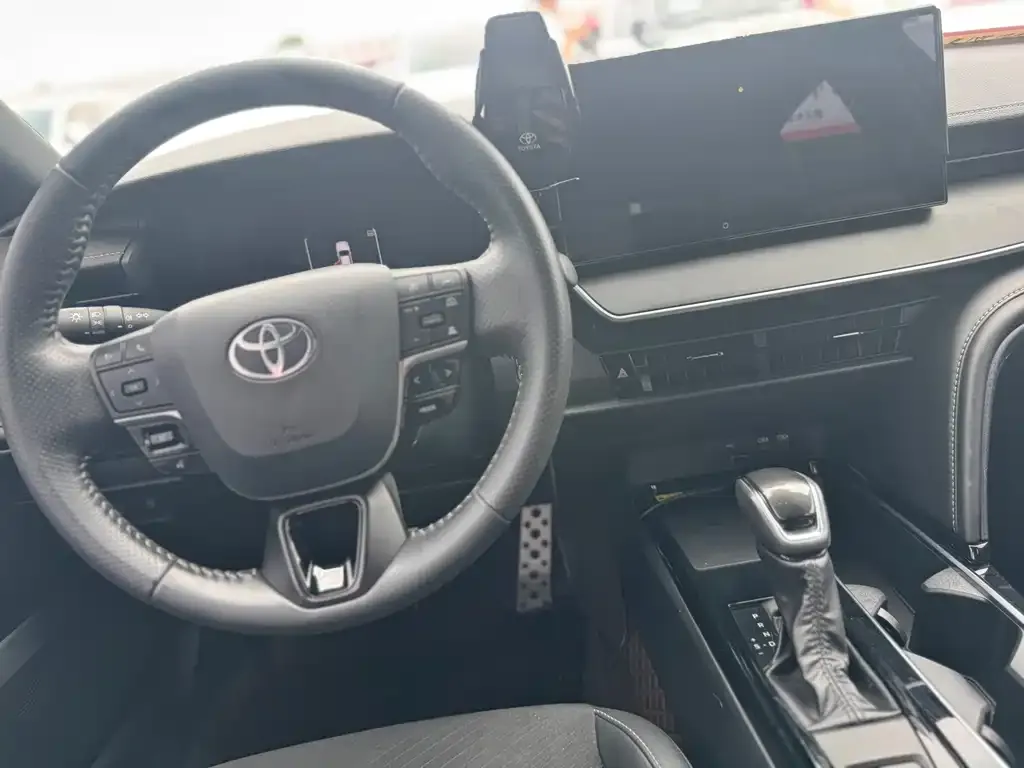 Toyota Camry 2024 из CN, фото 2