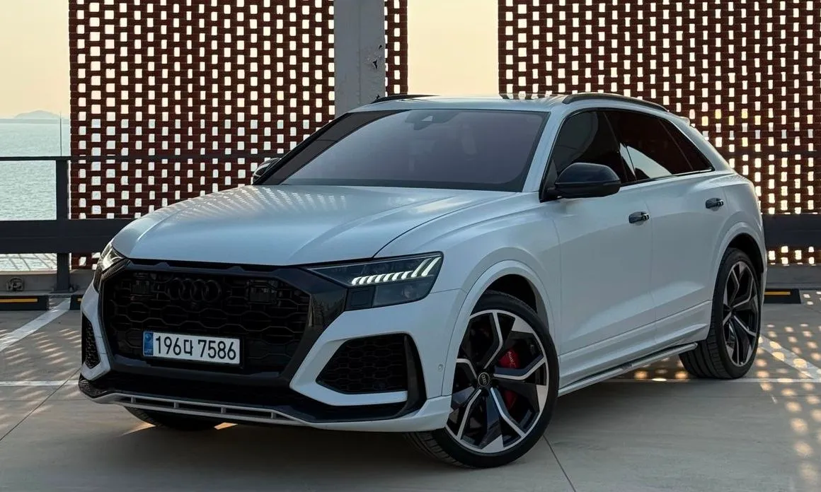 Audi RSQ8