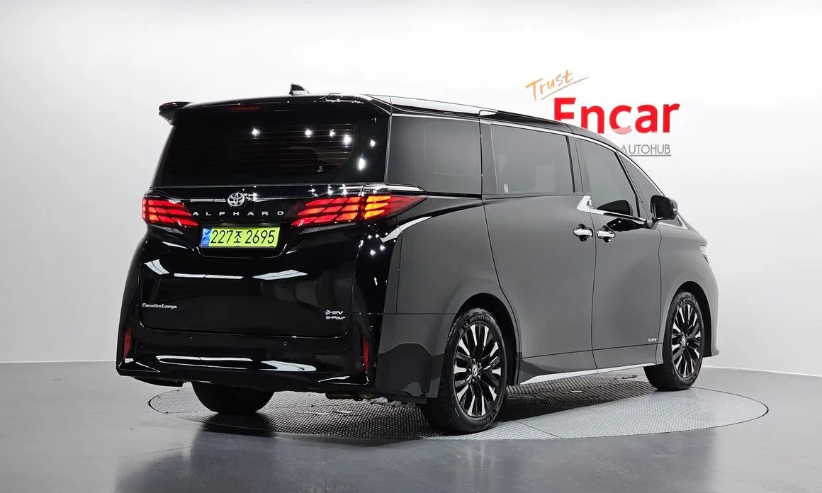 Toyota Alphard — фото 2