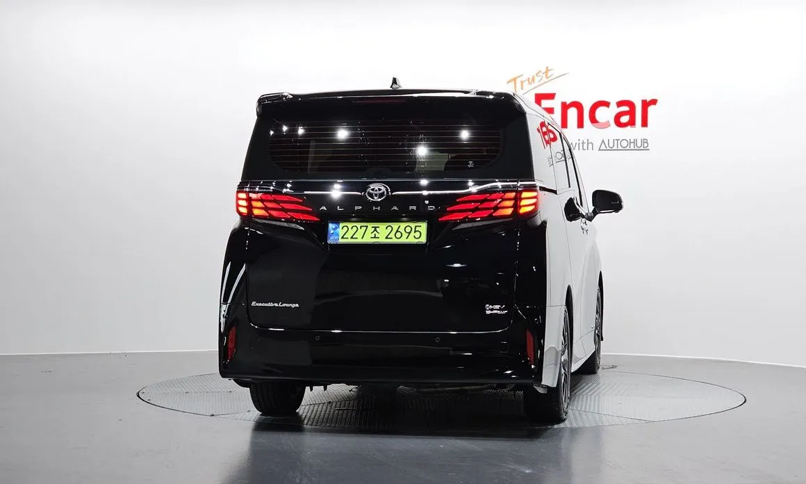 Toyota Alphard — фото 8