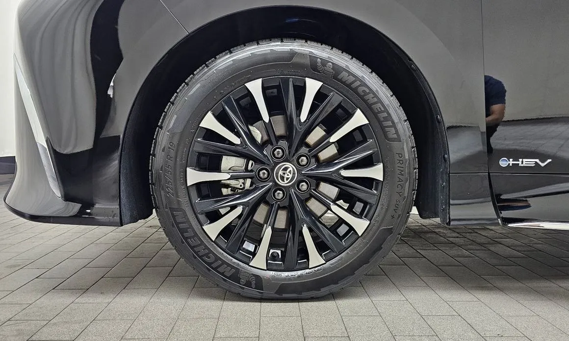 Toyota Alphard — фото 10