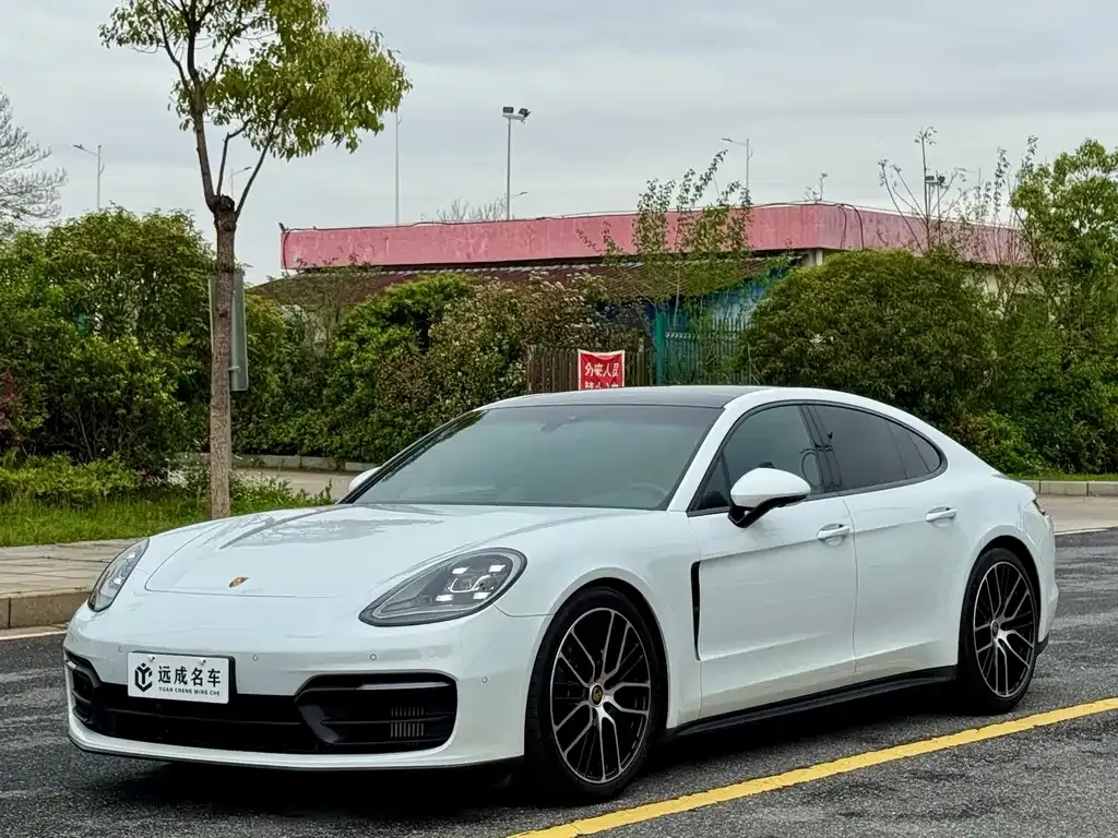 Porsche Panamera — фото 1