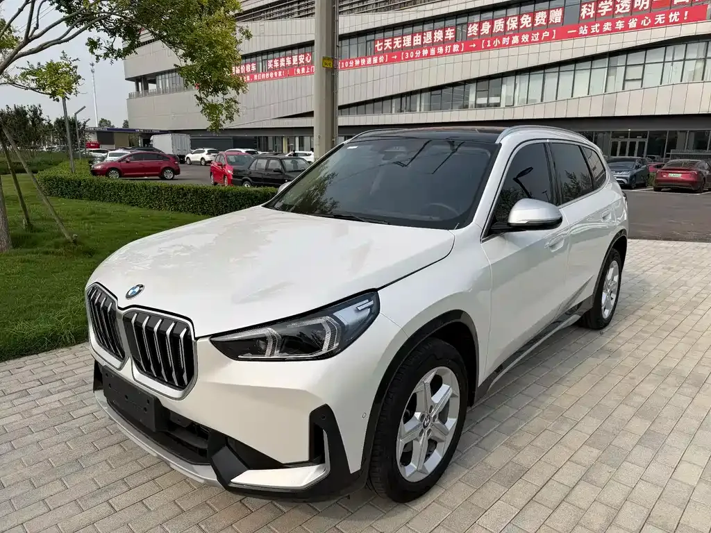 BMW X1 — фото 1