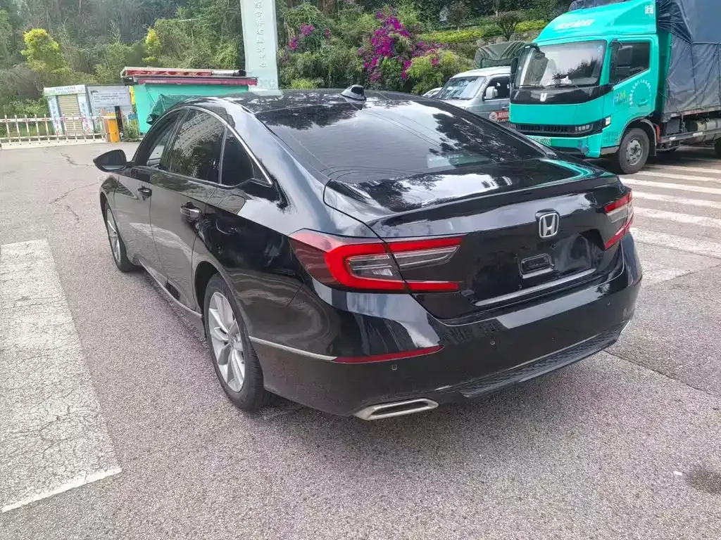Honda Accord — фото 10