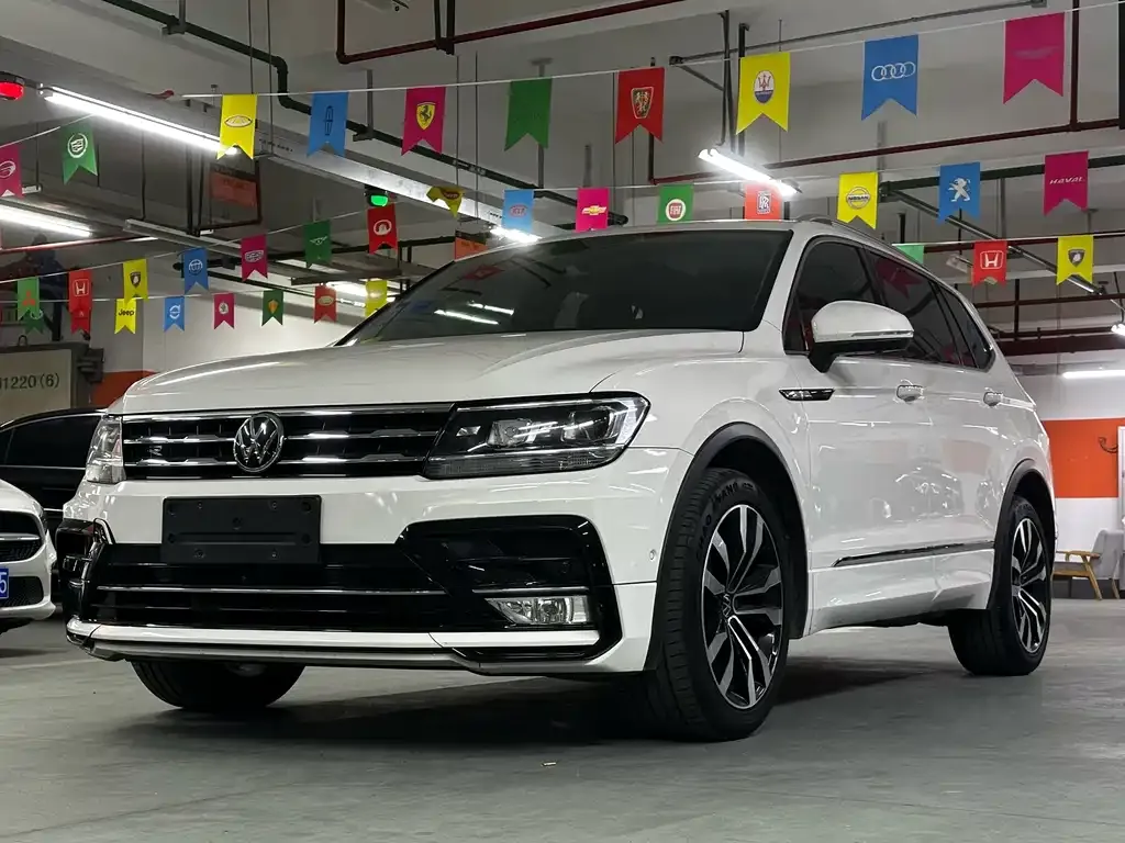 Volkswagen Tiguan L — фото 1