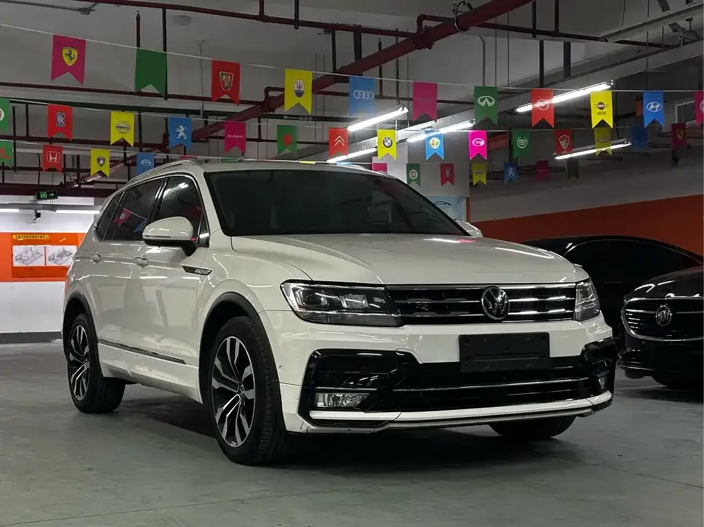 Volkswagen Tiguan L — фото 3