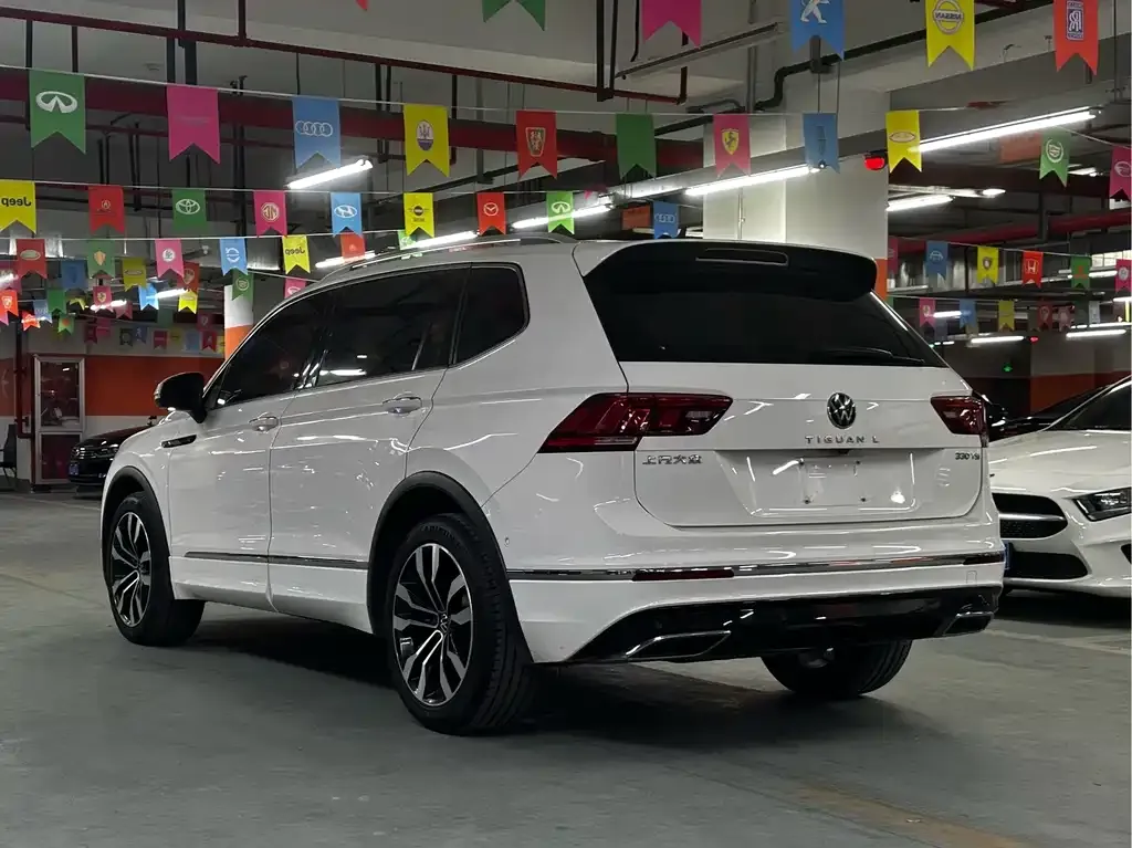 Volkswagen Tiguan L — фото 10
