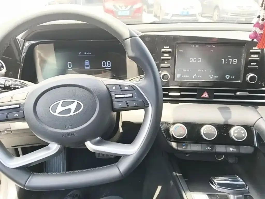Hyundai Elantra — фото 5