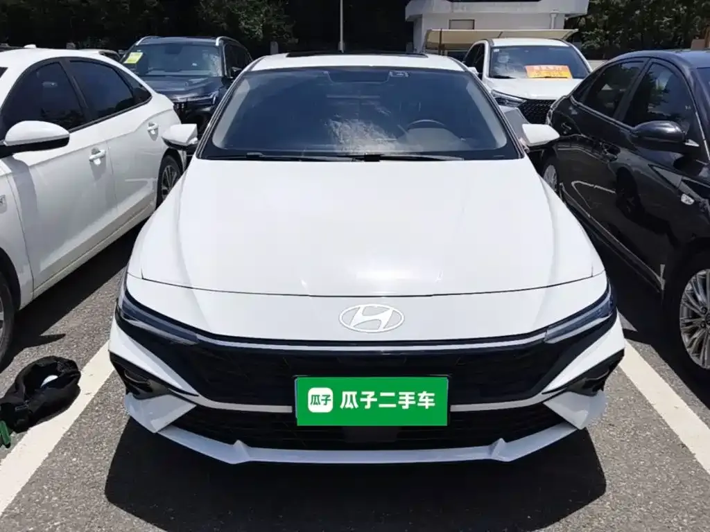 Hyundai Elantra — фото 2