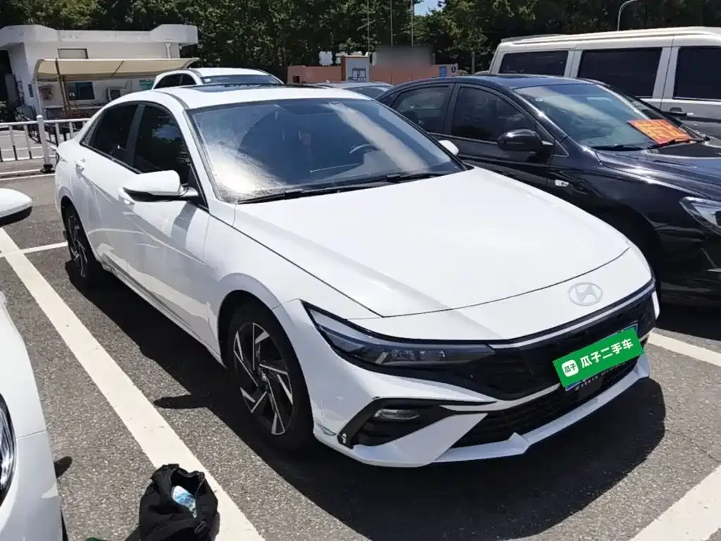 Hyundai Elantra — фото 3