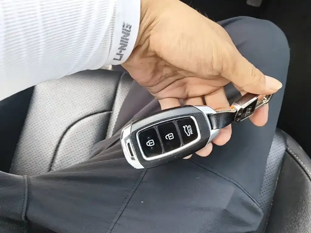 Hyundai Elantra — фото 4