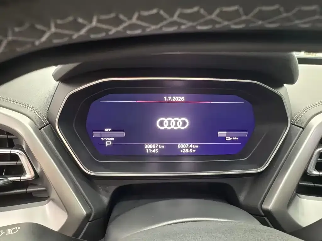 Audi Q4 e-tron — фото 4