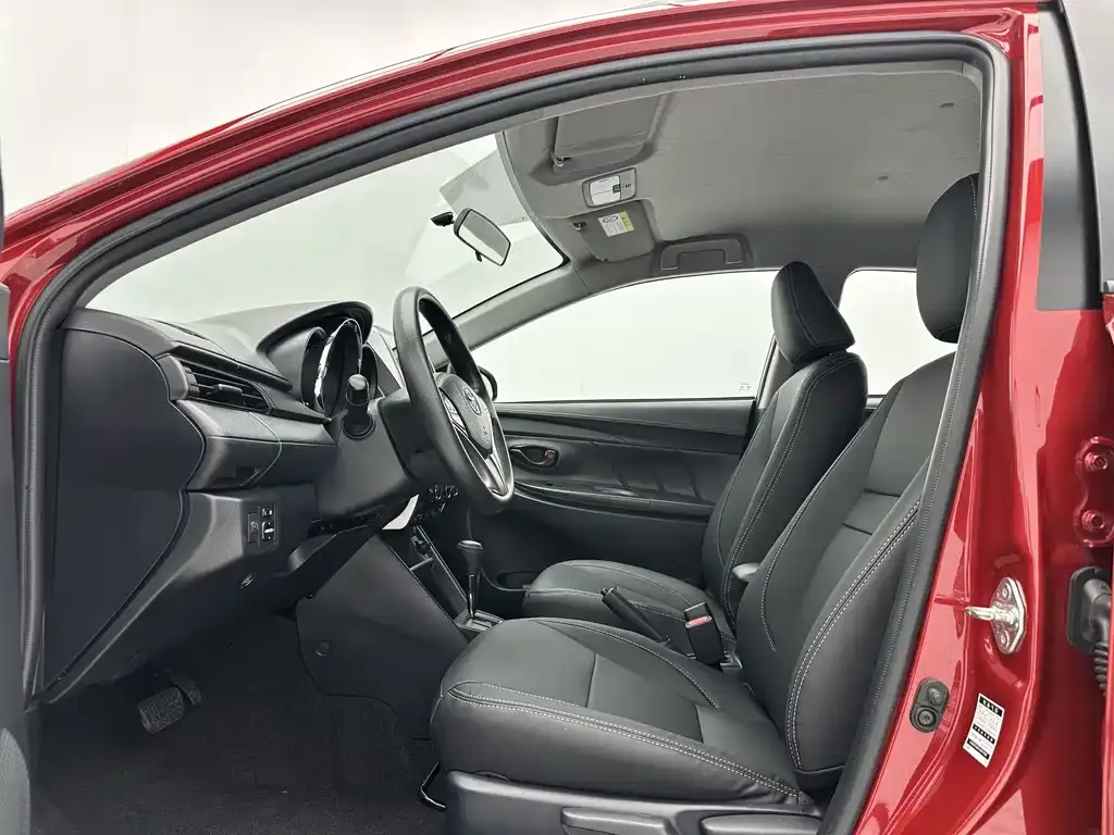 Toyota Yaris L — фото 7