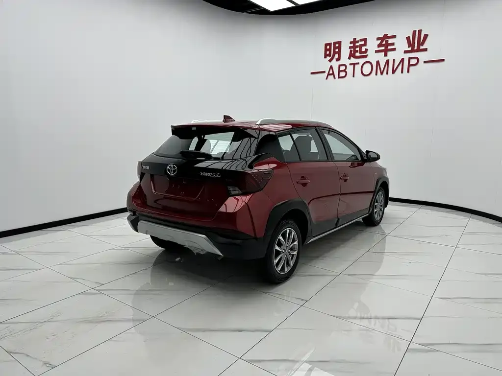 Toyota Yaris L — фото 4