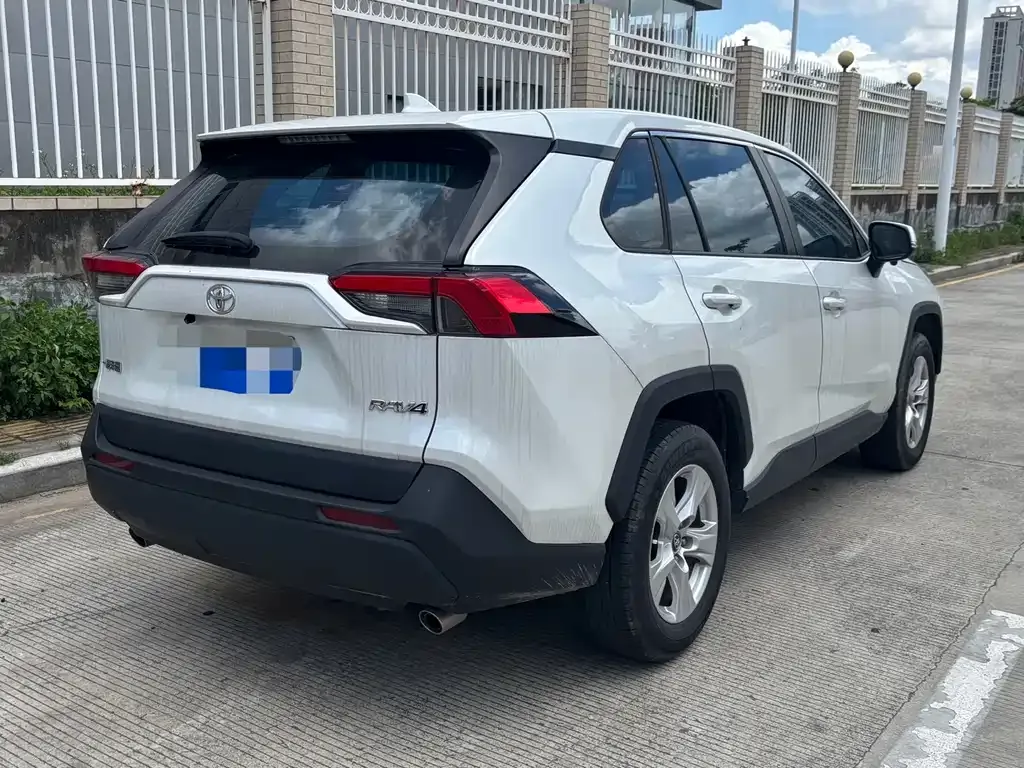 Toyota RAV4 2024 из CN, фото 5