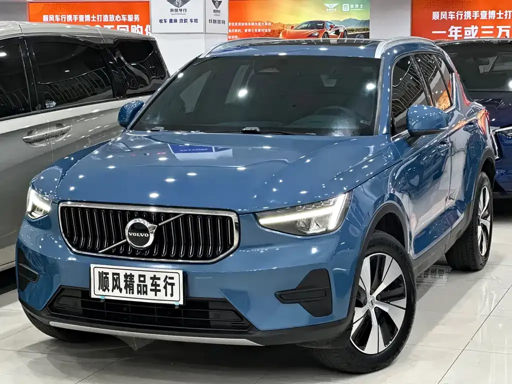 Volvo XC40 — фото 1